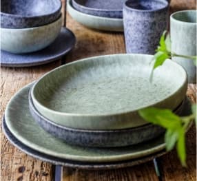 Geschirr aus Steingut