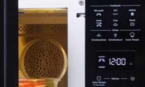 Zeichen auf der Mikrowelle