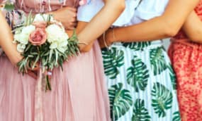 Outfits für eine Sommer- und Gartenhochzeit