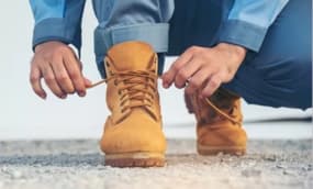 Schnürsenkel binden