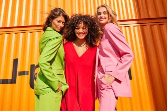 Beige, Rot, Pink & mehr: Blazer kombinieren