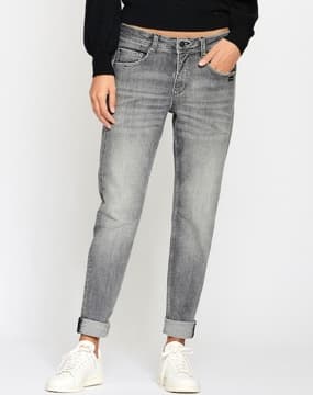 Graue Jeans