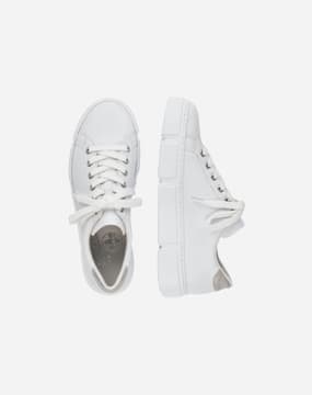 Weiße Schnürschuhe