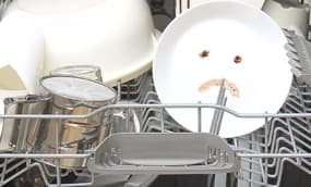 Spülmaschine hinterlässt Rückstände auf Geschirr