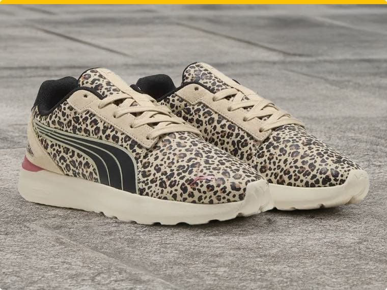 Leopardenmuster Sneaker mit beigem Obermaterial und schwarzem Streifen