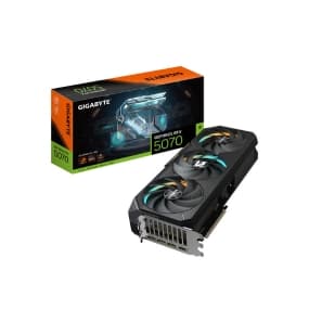Gigabyte GeForce RTX 5070 Grafikkarte vor ihrer Verpackung mit leuchtendem Bild