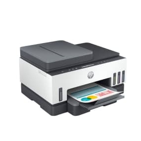 Moderner Drucker mit farbigem Ausdruck auf dem Ausgabefach