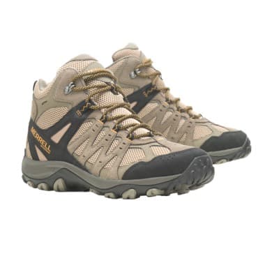 Beigefarbene Wanderschuhe mit schwarzem Sohlenprofil und Schnürsenkeln, seitlich mit Merrell-Logo.