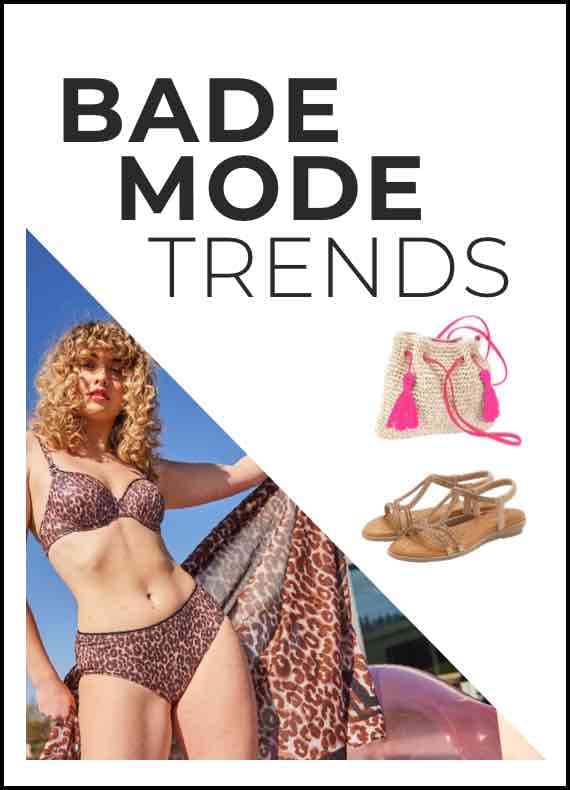 BADEMODE TRENDS – Frau im Bikini mit Leopardenmuster, dazu Strohtasche mit pinken Quasten und flache Sandalen
