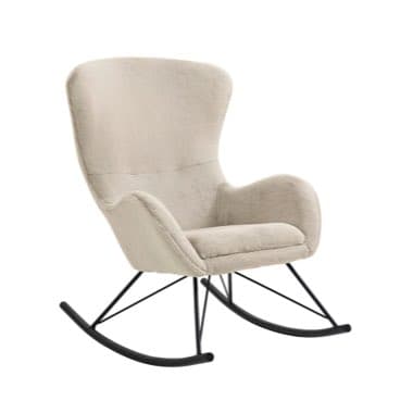 Beiger Schaukelstuhl mit hoher Rückenlehne und Armlehnen auf schwarzem Metallgestell vor weißem Hintergrund