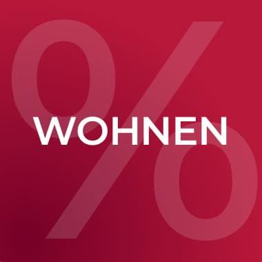 Wohnen – weißer Schriftzug vor großem Prozentzeichen auf rotem Hintergrund