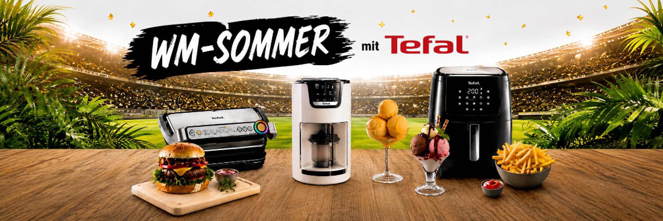 WM-Sommer mit Tefal – Grill, Kaffeemaschine und Heißluftfritteuse mit Burger, Eis, Pommes im Stadion-Hintergrund