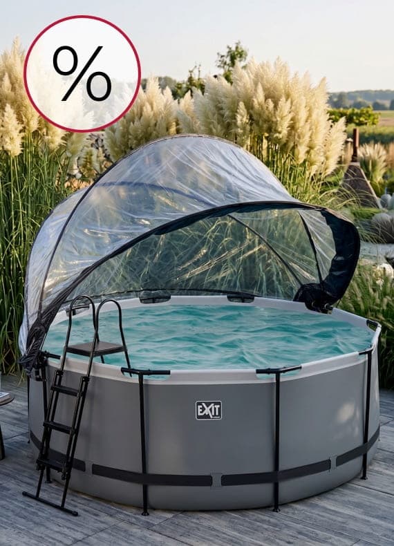 Prozentzeichen-Angebot – runder Aufstellpool mit Leiter und transparenter Überdachung auf Terrasse im Garten