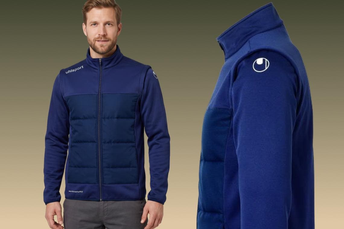 Blaues Uhlsport-Oberteil mit Stehkragen, vorne von Mann getragen und rechts als Seitenansicht der Schulter gezeigt