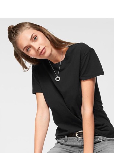 Schwarze Shirts