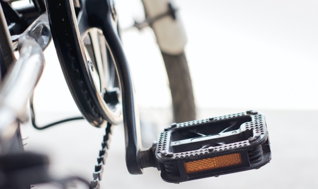 die kurbelwelle eines fahrrads besteht aus der pedalachse 1