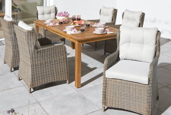Rattan-Gartenmöbel