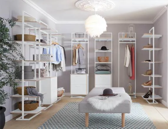 Ideen für individuelle Kleideraufbewahrung: Selbstgebauter Kleiderschrank mit Vorhang Ideen für individuelle Kleideraufbewahrung: Selbstgebauter Kleiderschrank mit Vorhang