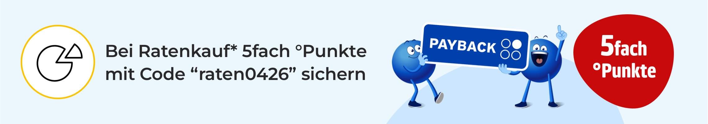 Bei Ratenkauf 5fach °Punkte mit Code „raten0426“ sichern – zwei PAYBACK-Figuren halten ein blaues PAYBACK-Schild